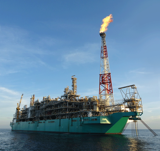 대우조선해양 건조 세계 최초 FLNG, 해상 LNG 첫 생산 성공